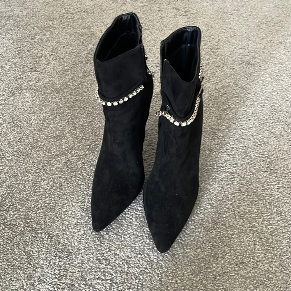 Black fashion nova heels size 8.5